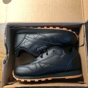 Kids NWT in box classic black reeboks size 8